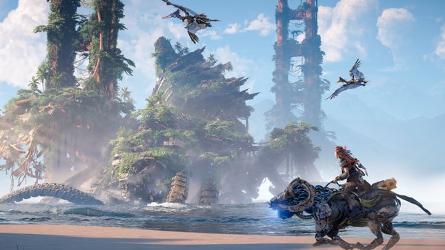 Aloy rides a mechanical beast and looks at the ruins of the Golden Gate Bridge.